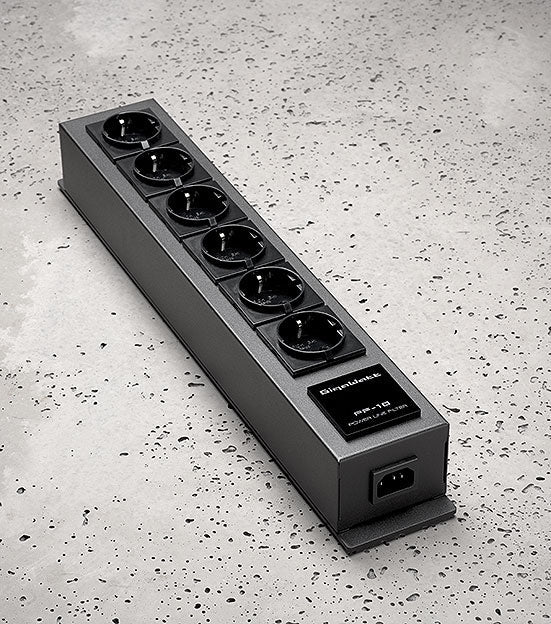 GigaWatt PF-1e Filtering Power Strip - Alma Music and Audio - Alma Music and Audio -