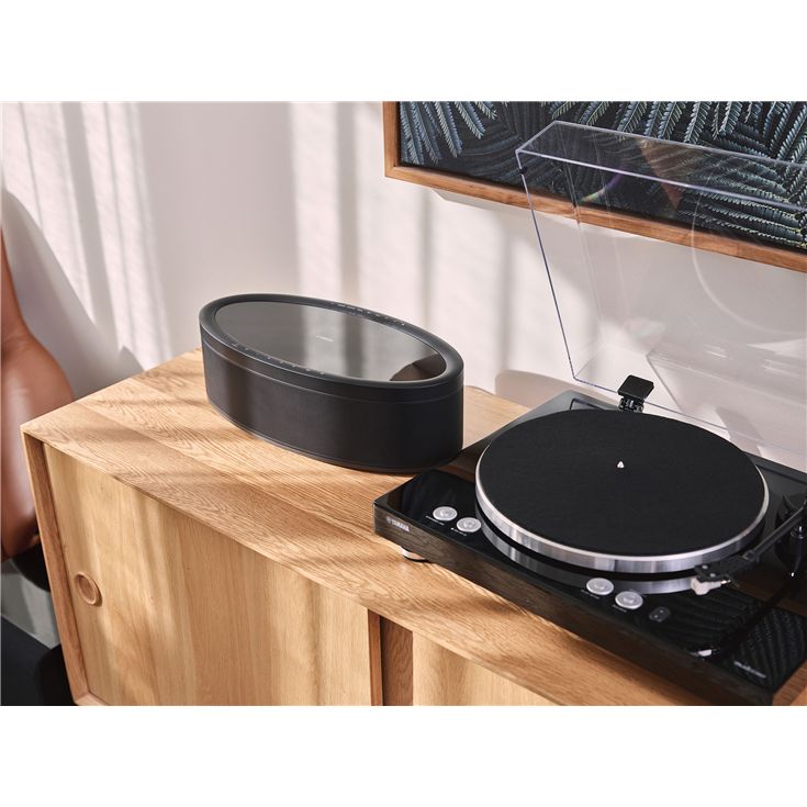 Yamaha MusicCast VINYL 500, black finish, dust cover and lid detail