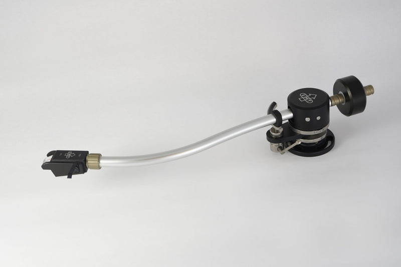EMT 909-HI Tonearm mounted with Tondose cartridge, Hi-Fi+ press photo