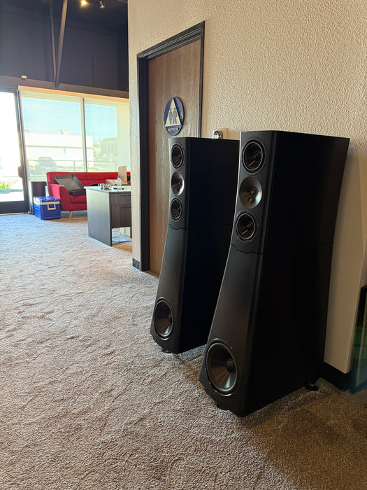 YG Acoustics Sonja 3.2 Loudspeakers [Demo]