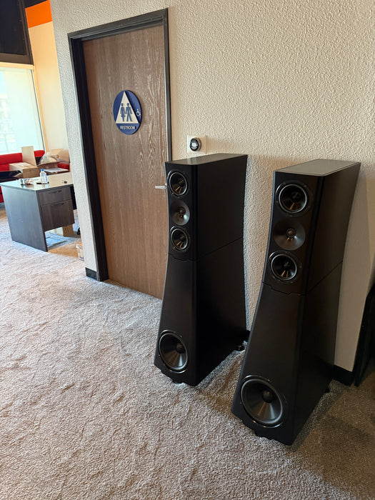 YG Acoustics Sonja 3.2 Loudspeakers [Demo]