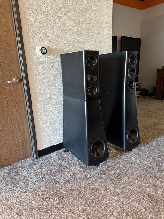 YG Acoustics Sonja 3.2 Loudspeakers [Demo]