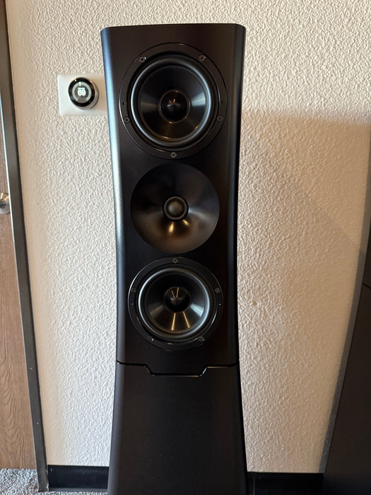 YG Acoustics Sonja 3.2 Loudspeakers [Demo]