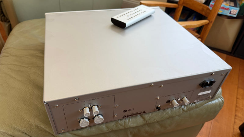 Luxman D-03X Digital Player [Previousky Owned] - Alma Music and Audio