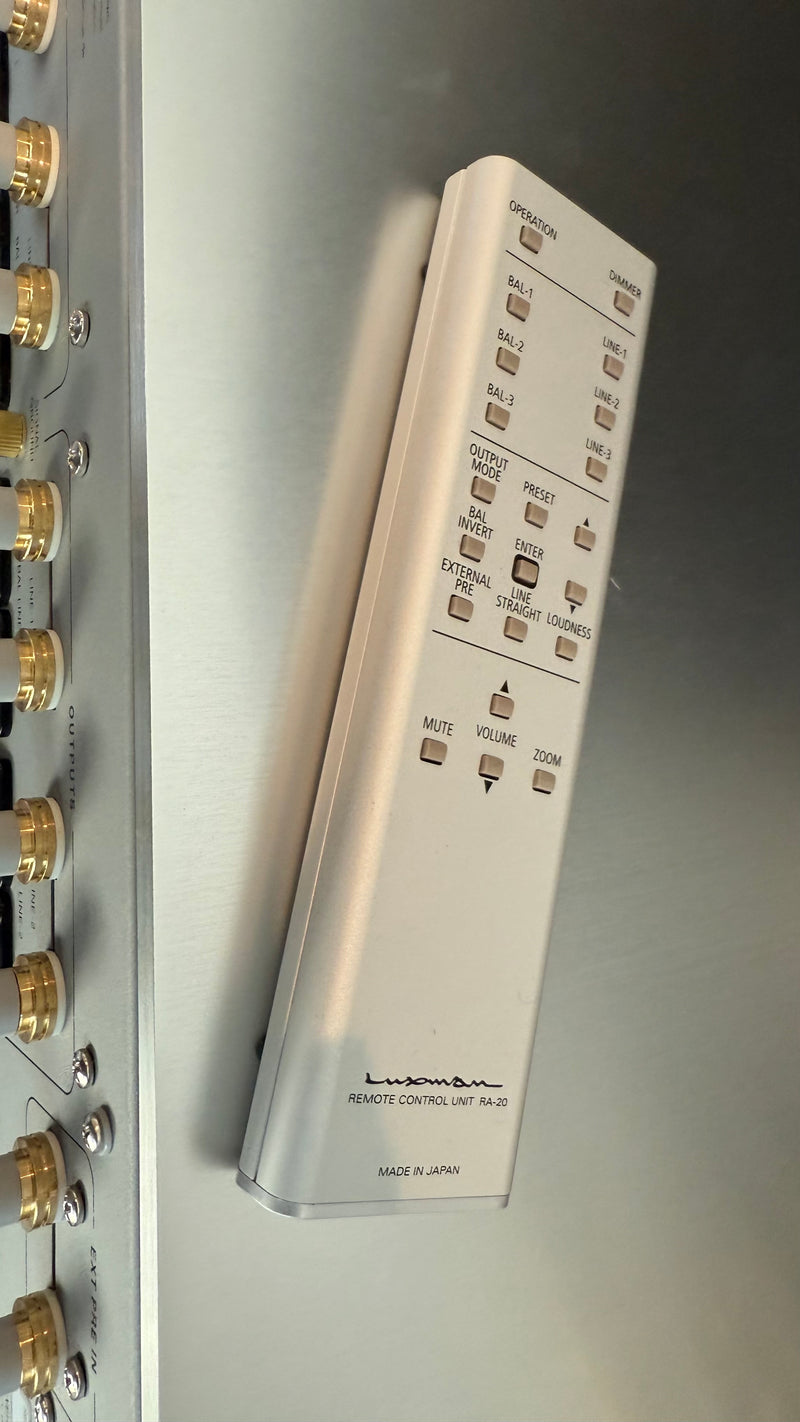 Luxman C-900u Preamplifier [Previously Owned]