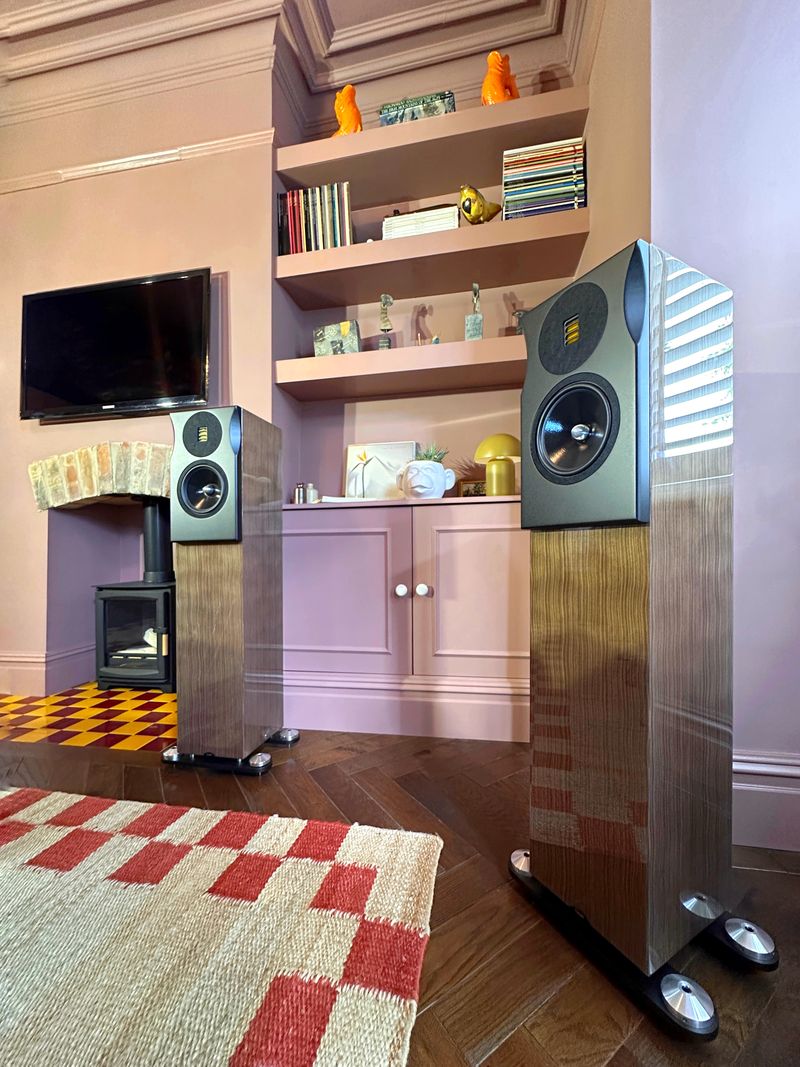 Neat Acoustics Momentum J6 Floorstanding Speakers