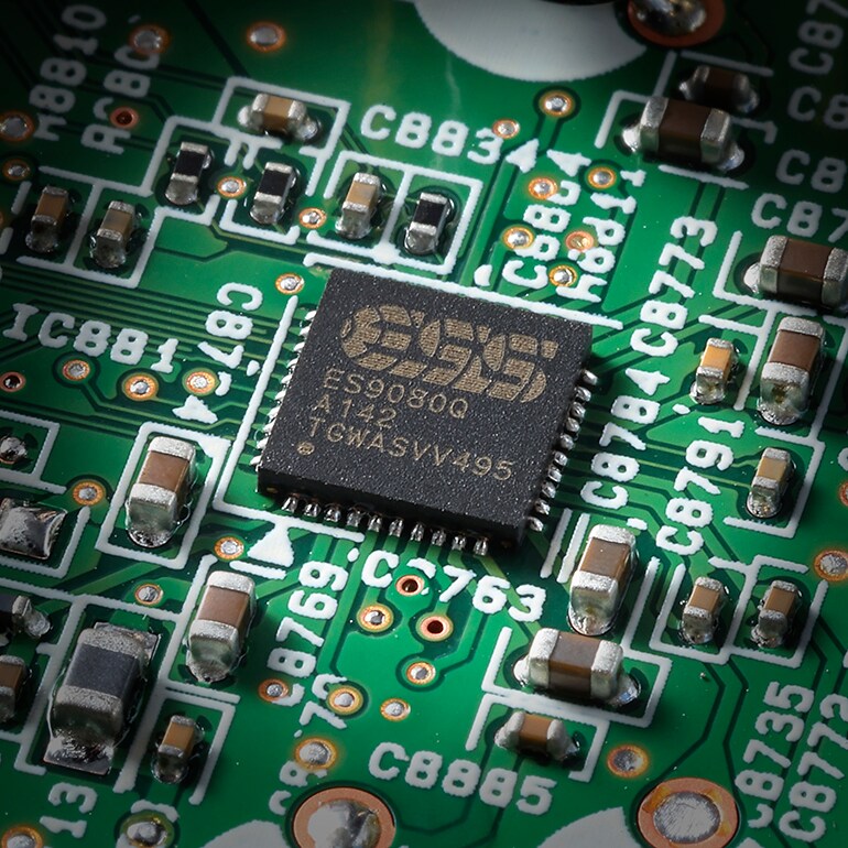 Yamaha R-N1000A ESS SABRE DAC chip detail