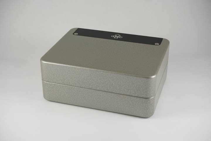 EMT STX 5/10 Step-Up Transformer - Hi-Fi+ review press photo alternate angle