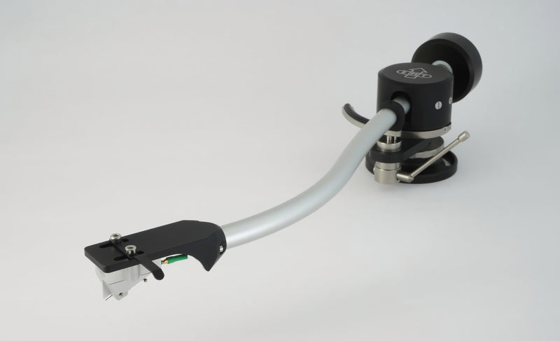 EMT 909-HI Tonearm - high resolution hero shot