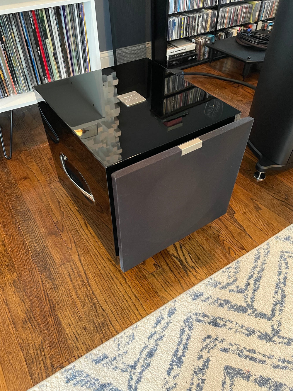 REL S/812 Subwoofer [Previously Owned]